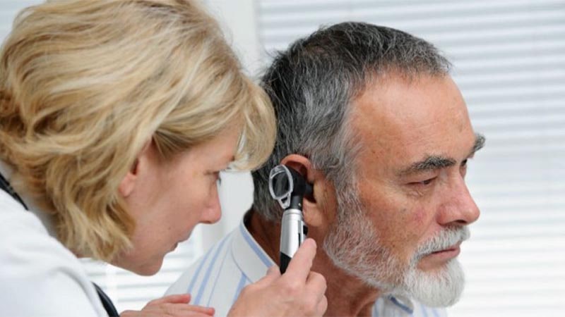 آیا لنز گوش برای کم شنوایی متوسط تا شدید مناسب است؟