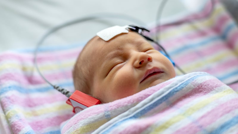 تست شنوایی نوزادان در خانه به چه نحوی انجام میشود؟