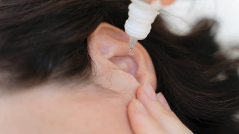 درمان خارش گوش با استفاده از روغن زیتون یا روغن کودک