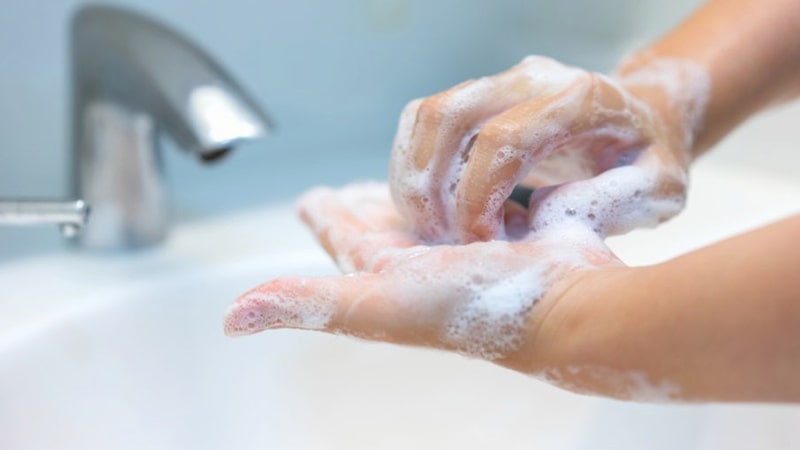 8. قبل از تعویض باتری ها دست های خود را بشویید